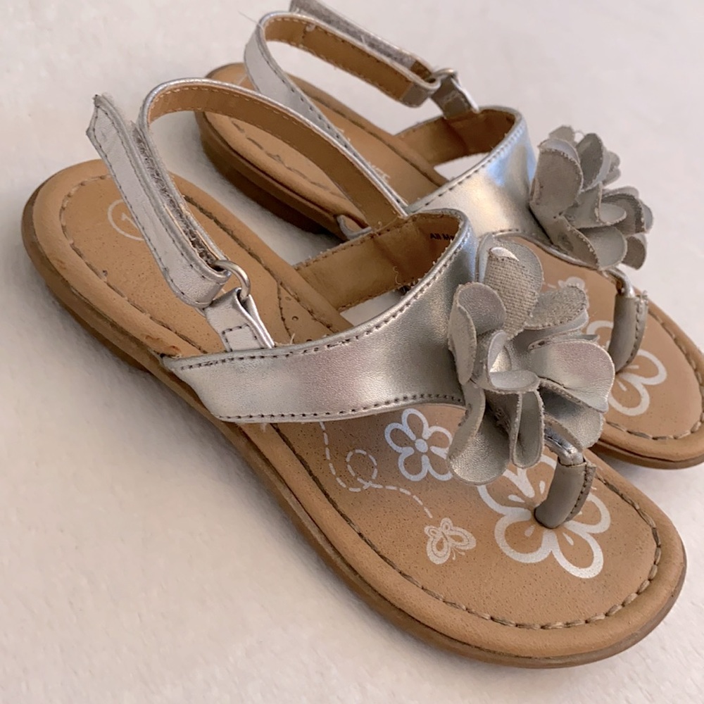 {Target} Cherokee | Silver Flower Spring/Summer Side Closure Sandal (10) - Picture 5 of 13